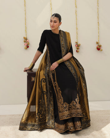 Black Outfit / Festive 26